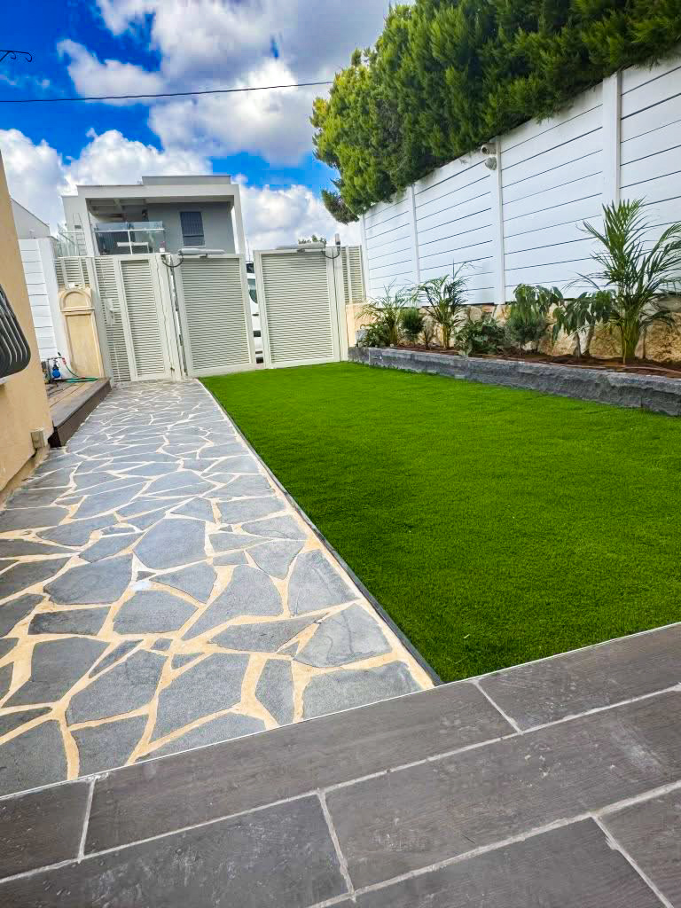 שביל אבן בזלת מרוצף