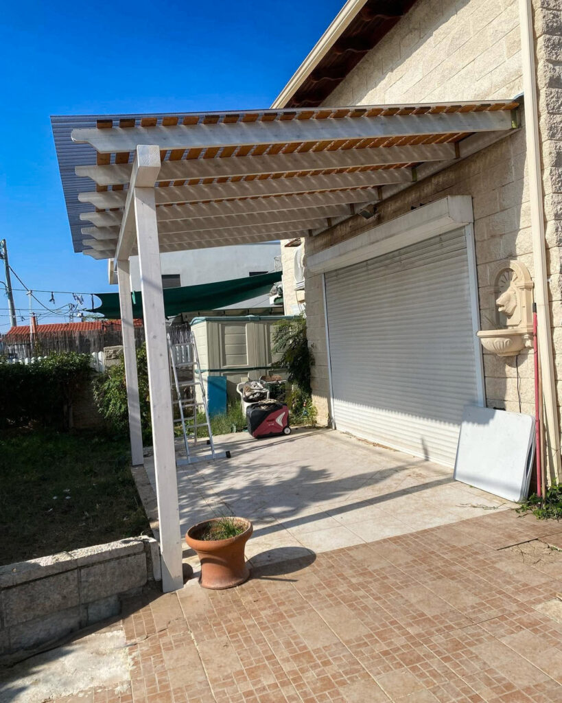 פרגולה מעץ וסנטף BH